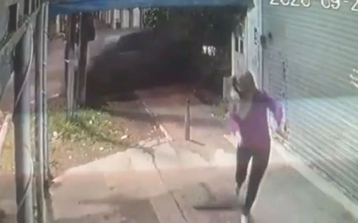 Escapaban de un robo y se estrellaron contra una casa