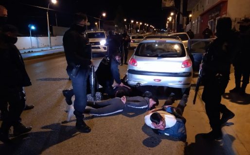 Tras una persecución la policía detuvo a 4 sujetos en el San Cayetano