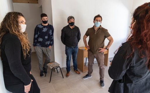 Luque entregó dos mejoramientos de viviendas