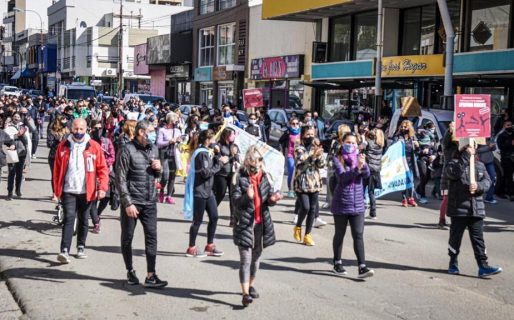 Luego de marchar al Municipio autorizan la  apertura de gimnasios y restaurantes