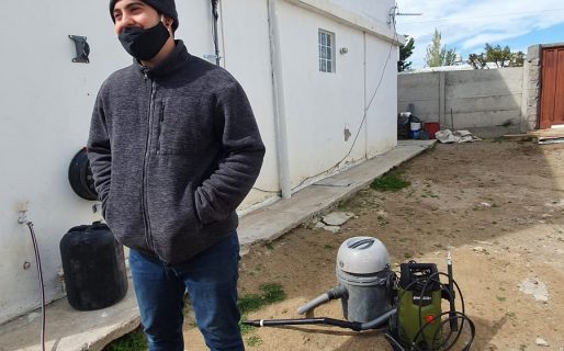 Comodoro: Con la plata del IFE se compró una hidrolavadora y ahora trabaja haciendo limpieza de autos