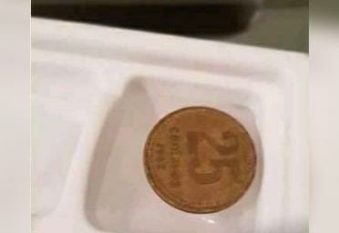 Un hombre ideó un método para saber si se le había cortado la luz cuando no estaba en su casa usando solo una moneda de 25 centavos