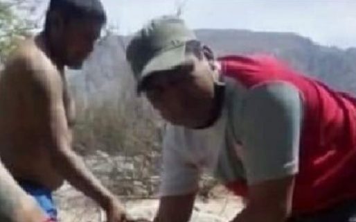 Aberrante: violaron a un hombre en manada, lo filmaron y después viralizaron las imágenes