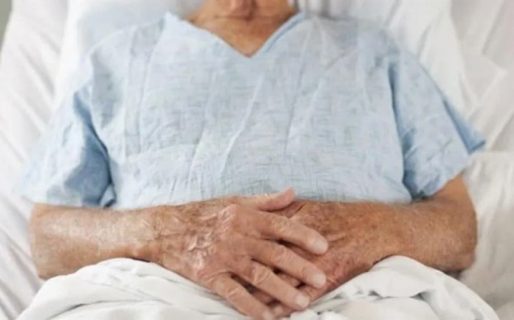 Un abuelo con Covid escapó del hospital para despedirse de su familia