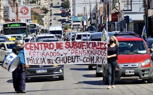 Jubilados se movilizan por los tres meses de deuda del gobierno provincial