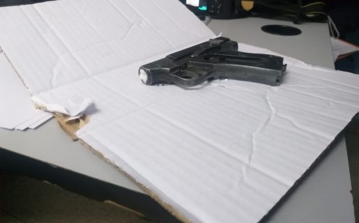 La Policía intervino en un conflicto familiar en Km 8 y procedió al secuestró de un arma calibre 22