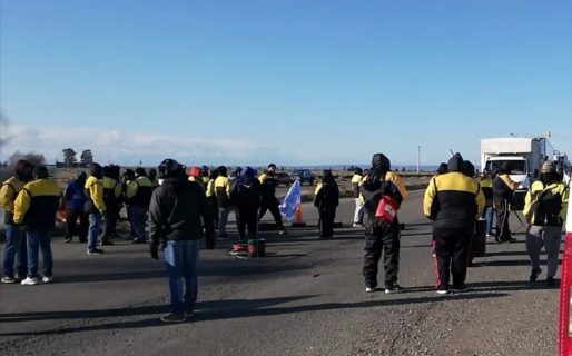 Camioneros y estatales se enfrentaron a golpes y piedrazos en el corte de la ruta 3
