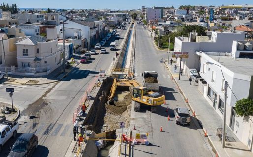 Se lleva adelante la obra de ensanchamiento del canal de la avenida Roca