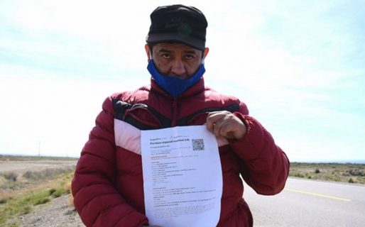 Decidió caminar de Caleta Olivia a Salta por no tener trabajo y en el camino encontró más que compañía