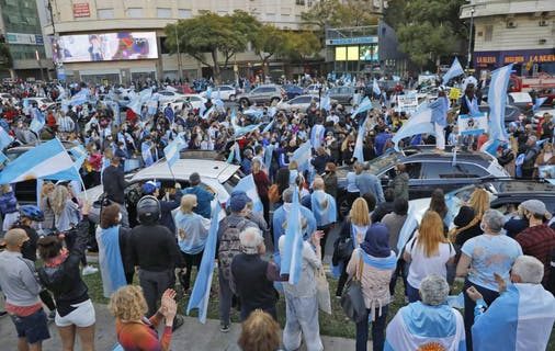 La oposición se prepara para el «banderazo» de este lunes y el Gobierno los acusa de «querer dañarlos»
