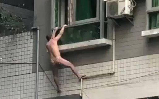 Un joven «pata de lana» terminó internado luego de saltar de un segundo piso