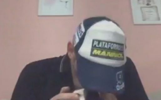 Un piloto de TC le dio un beso a su perro y lo acusaron de tomar cocaína en vivo