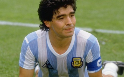 La vida de Maradona contada a partir de fotos de los hinchas