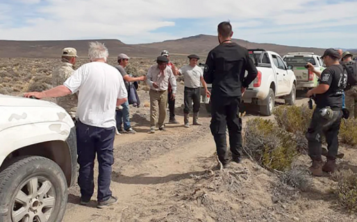 Encontraron a un peón en un campo de Chubut: durmió dos noches a la intemperie junto a sus perros