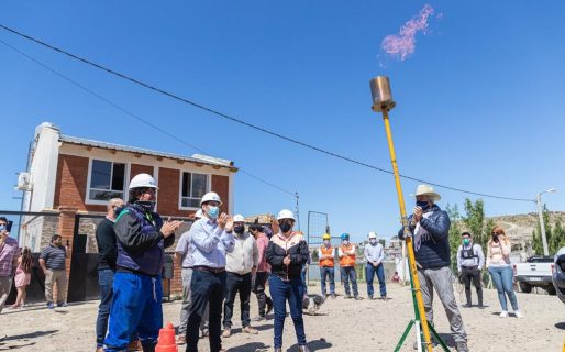 Luque inauguró una nueva red de gas en barrio San Cayetano