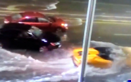 Lamborghini Aquaman: así se “sumergió” un descapotable al cruzar una inundación