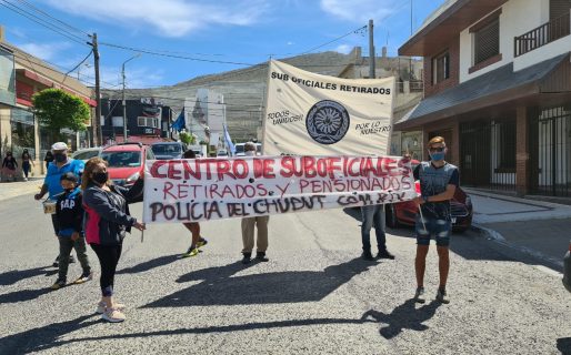 Jubilados provinciales reclamaron por sus haberes adeudados