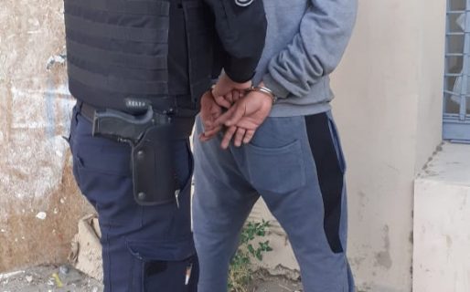 Viajaba arriba de un colectivo y fue detenido por tener un pedido de captura