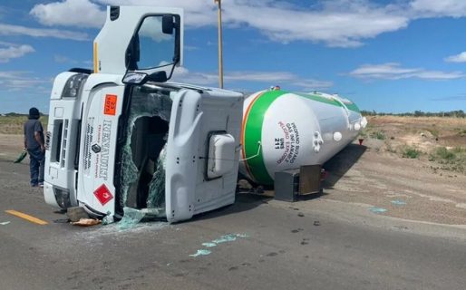 Volcó un camión con «carga peligrosa» sobre Ruta Nº 3: piden precaución al circular