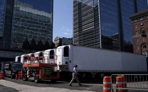 Cientos de muertos por coronavirus están almacenados hace meses en camiones congeladores