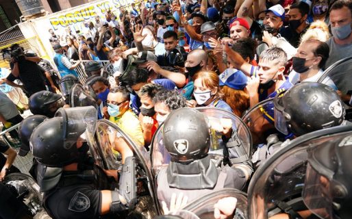 Desde el Ministerio de Salud piden mantener el distanciamiento y usar el barbijo en la despedida a Maradona