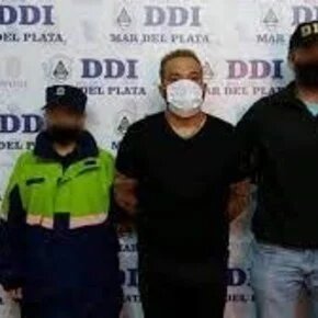 Se hizo una “lipo” y para recuperar la plata acusó al cirujano de abusar de su mujer