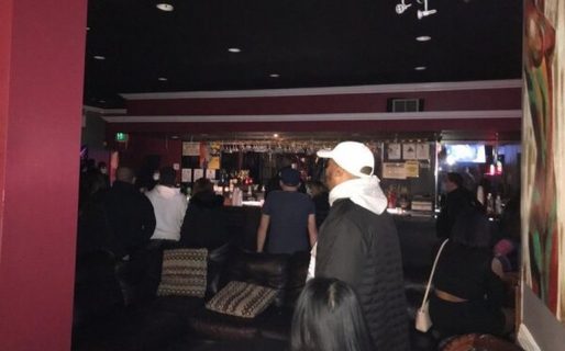 80 personas, alcohol, sexo y paredes forradas con condones: la bizarra fiesta clandestina desactivada por la policía