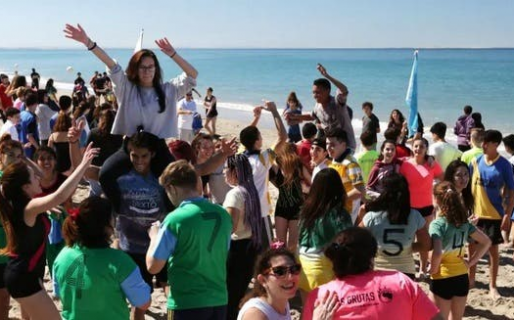 Jóvenes se contagian Covid-19 a propósito para irse de vacaciones