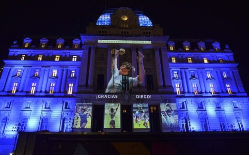 El último adiós: Miles de personas despiden a Diego Maradona en la Casa Rosada