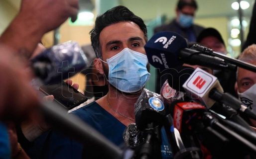 «Se eliminó el hematoma exitosamente», confirmó el médico Luque tras operar a Maradona