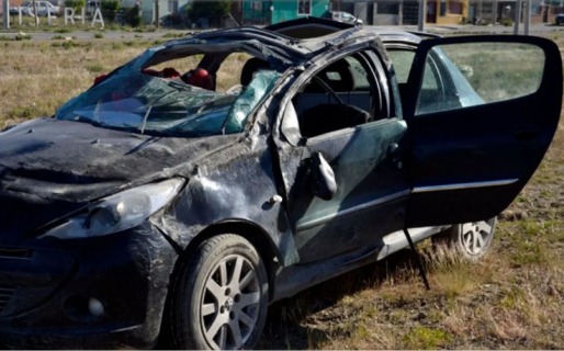 No pudo frenar antes del lomo de burro que no está señalizado y volcó en Ciudadela