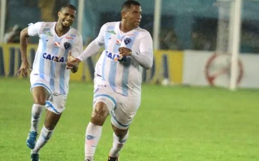 Llegó a pesar 117 kilos y estuvo dos años suspendido por doping: quién es Walter, el jugador que hizo llegar a 8vos al Paranaense