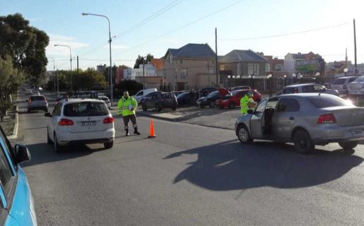Le dio un cabezazo a un inspector porque su mujer dio alcoholemia positiva