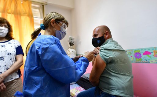 El vicegobernador y Puratich ya se aplicaron la Sputnik V