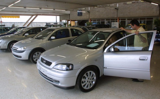 Cada vez más autos usados se compran en cuotas por los precios inalcanzables