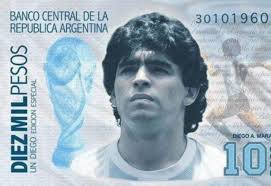 Una Senadora presentó un proyecto para que Maradona aparezca en billetes y sellos postales