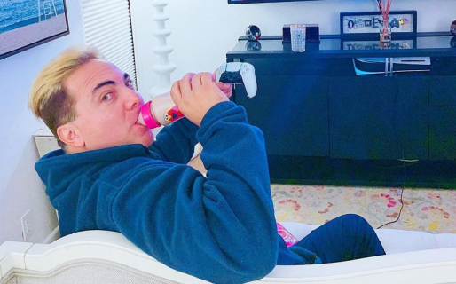Cristian Castro lanzará su marca de biberones para adulto