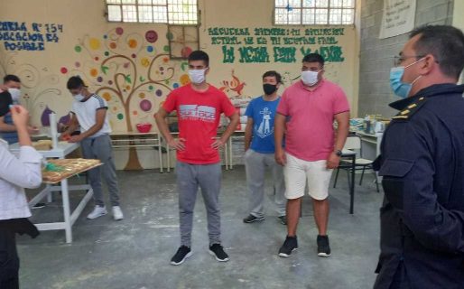 Solidaridad: condenados de la alcaidía donaron panificados al hogar Paulo VI