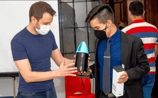 Orgullo nacional: Con solo 18 años creó una lámpara sanitizante contra el Covid
