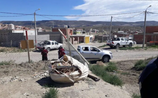 Intimaron a una familia a retirarse de un terreno usurpado en el plazo de una semana