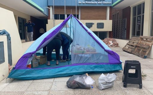 Jubilados levantaron el acampe frente al ISSyS: “En Enero avanzaremos con la judicialización del reclamo”