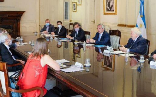 El Gobierno fijó la estrategia de vacunación federal: 116.000 profesionales y más de 7.000 vacunatorios especiales