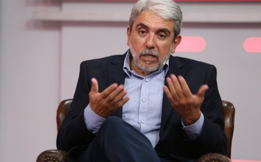 Aníbal Fernández: “¿Por qué petróleo sí y minería no?»