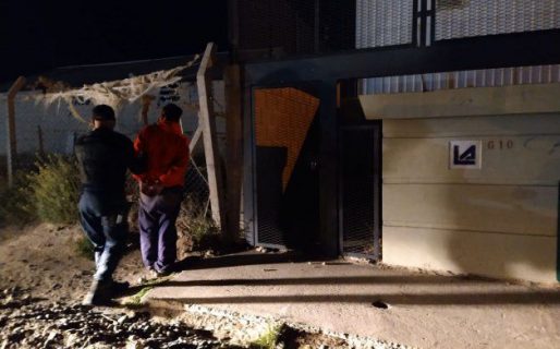 Detenido por esconderse en el predio de un supermercado