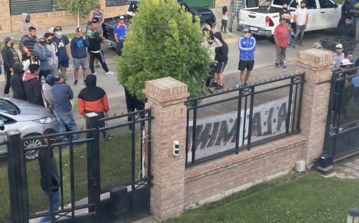 Florencia Papaiani denunció aprietes afuera de su casa