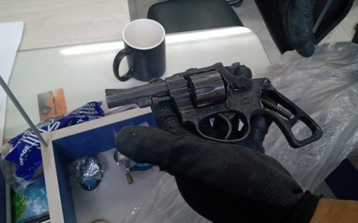 Amenazó a su ex pareja con un arma de fuego