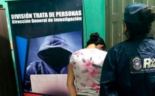 Una mujer obligaba a sus tres hijas de 16, 14 y 11 años a prostituirse por mil pesos
