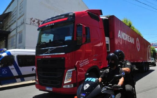 Un camión trae a Chubut las 3 mil vacunas contra el coronavirus