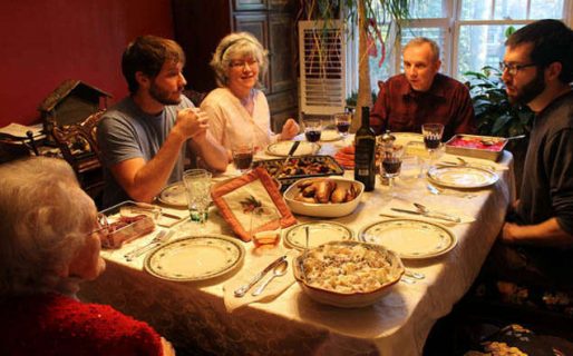 Recomiendan no tener reuniones hasta 10 días antes de Navidad para evitar contagiar a los ancianos