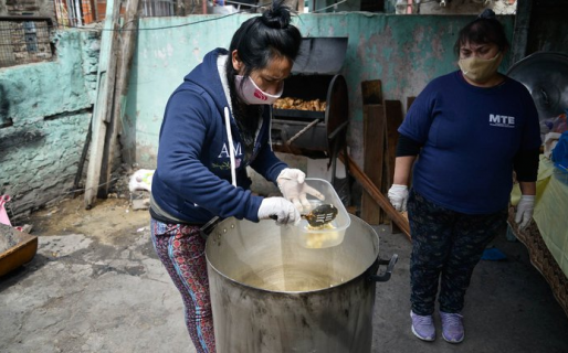 Sin planes sociales la indigencia hubiera llegado al 28% de la población y la pobreza al 53%